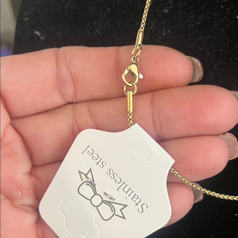 Elegant Gold Chain Necklace - Picture 3 of 3